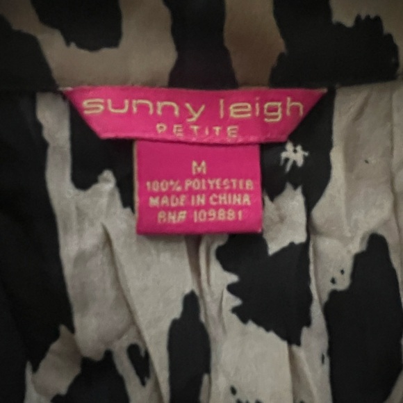 Sunny Leigh Woman Leopard Print Blouse Sz PM  Short Sleeve Shear - Picture 4 of 4